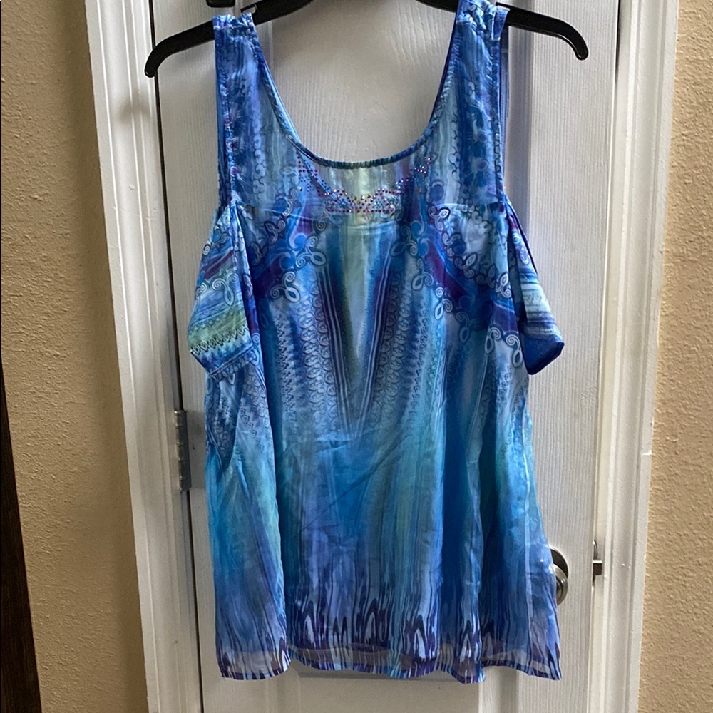 ONE WORLD Blue Tie-Dye lined cold shoulder blouse, EUC